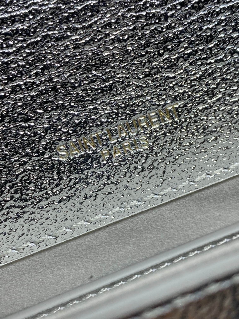 Y51 clutch bags